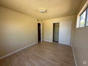 Building Photo - 1423 Edgewood Dr