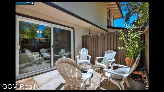 Building Photo - 2 br, 1.5 bath House - 5434 Round Tree Ct #B