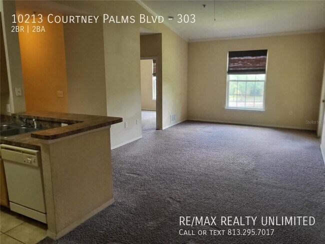 Foto del edificio - 10213 Courtney Palms Blvd