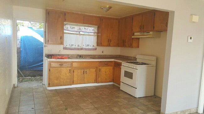 Building Photo - 1000 Miller St