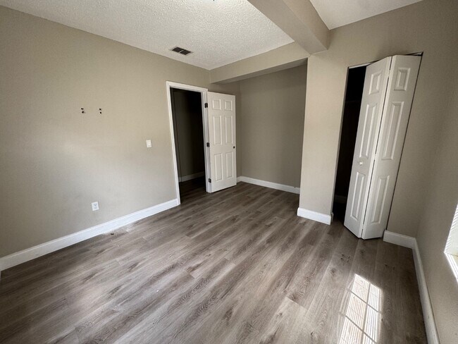 Foto del edificio - 704 St Clair St