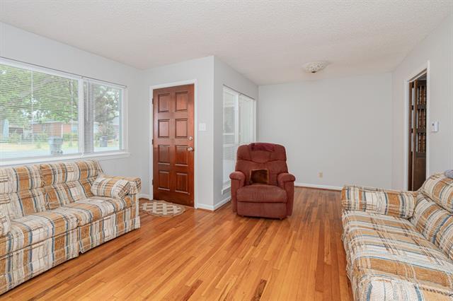 Building Photo - 307 Young Dr