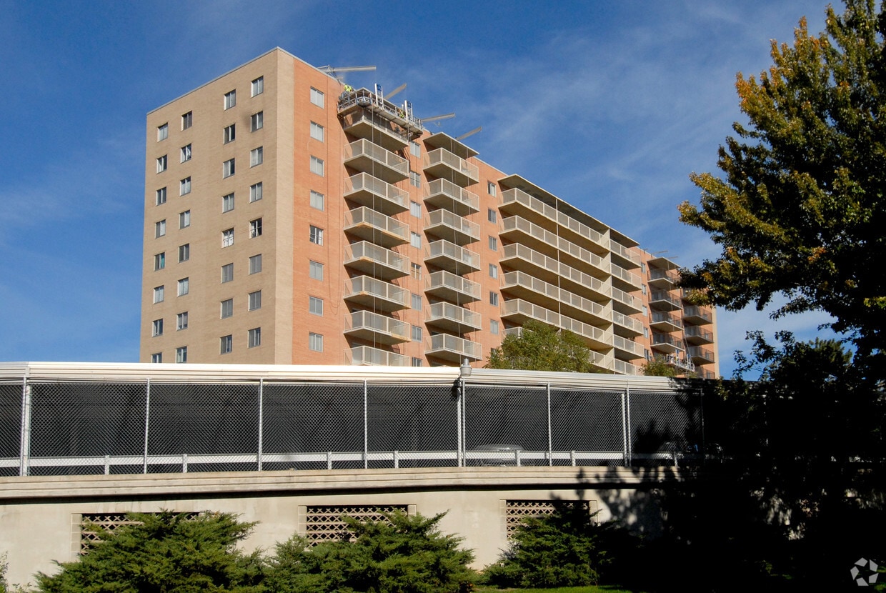 Oak Hall Apartments Kansas City, MO