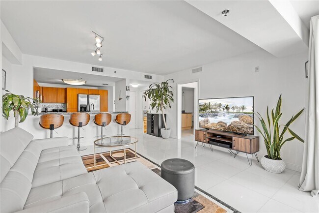 Building Photo - 6362 Collins Ave