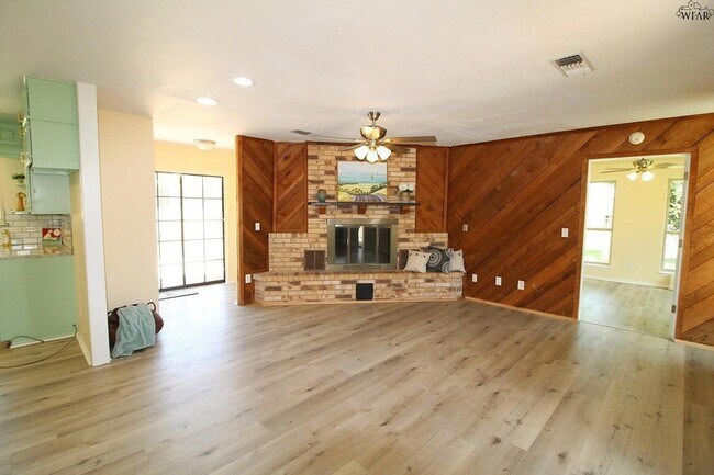 Foto del edificio - 1218 Christine Rd