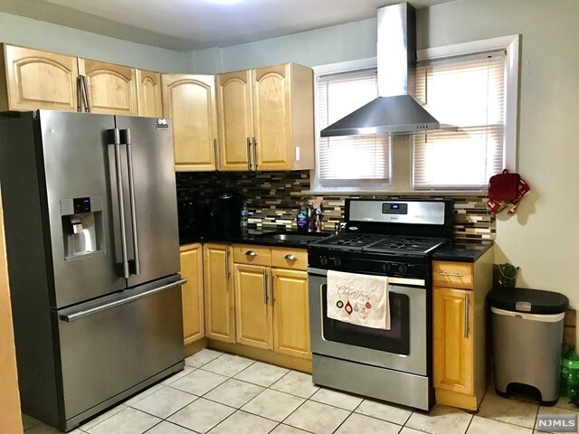 Building Photo - 14 Melrose Ave