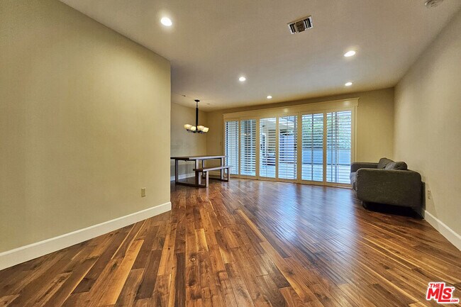 Building Photo - 382 E California Blvd