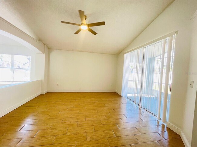 Foto del edificio - 2425 Timothy Ln