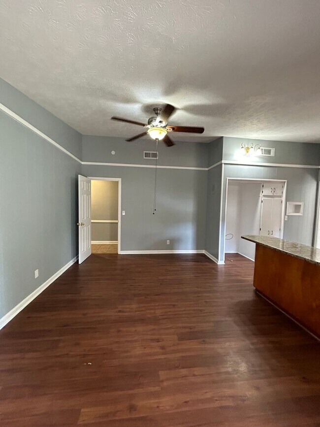 Foto del edificio - North Columbus and convenient to schools, shopping and I-185.