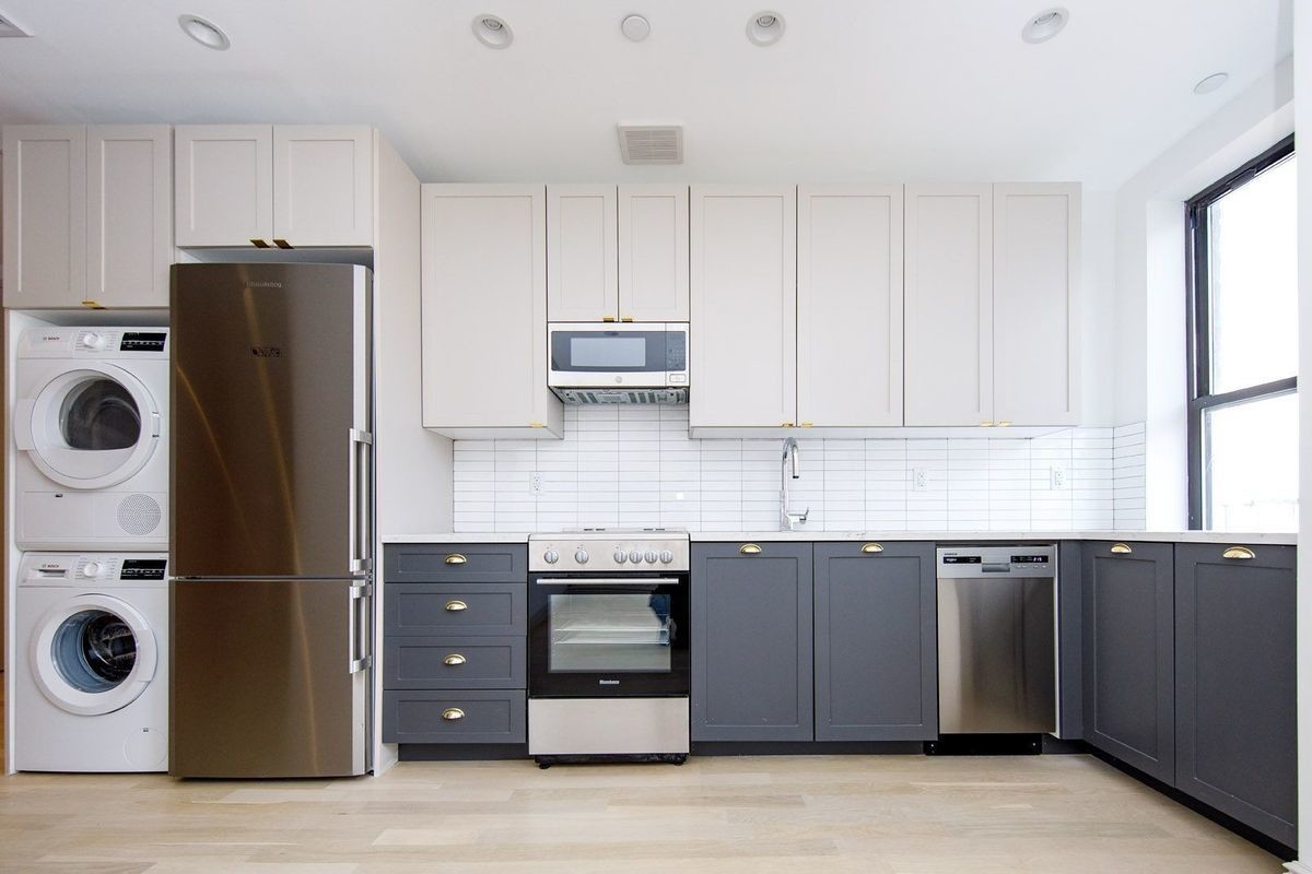 Foto principal - 371 E 10th St