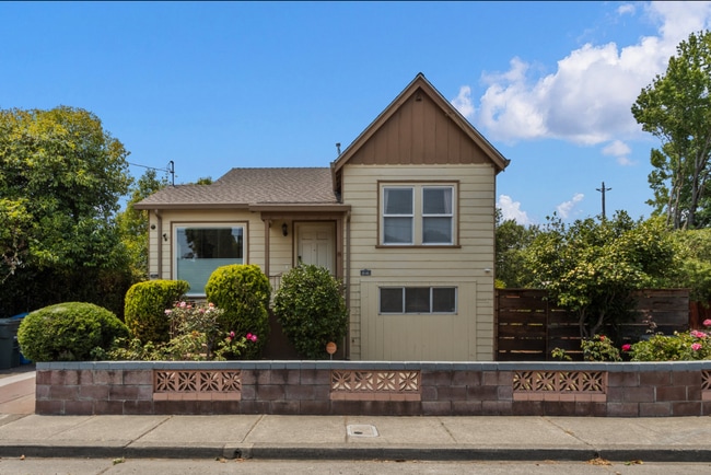 Building Photo - Wonderful 4 Bedroom, 2.5 Bath Home