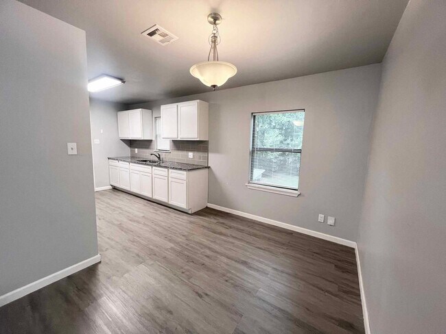 Foto del edificio - Updated Home in the Heart of NW OKC – Excellent Location!