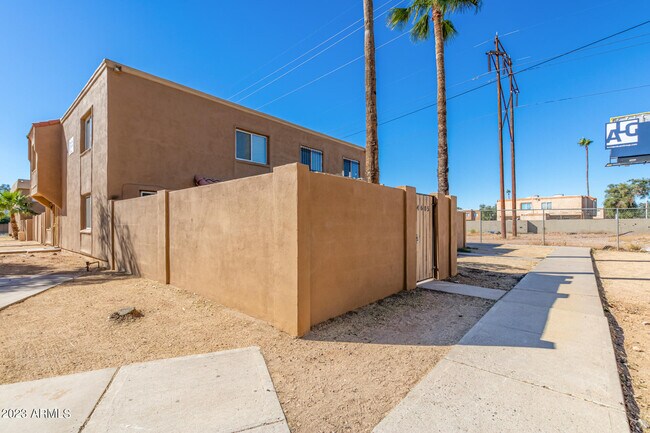 Building Photo - 4605 E Jones Ave