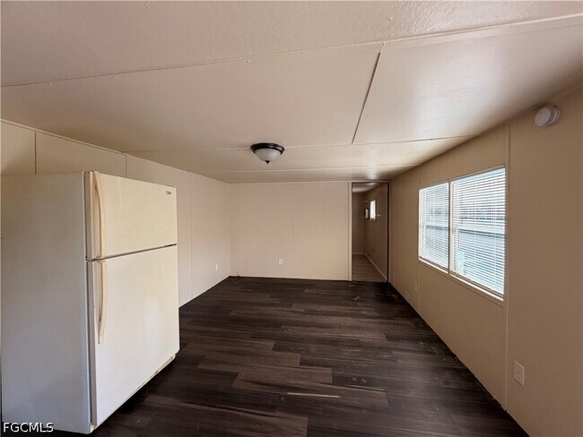 Foto del edificio - 7962 Breeze Dr