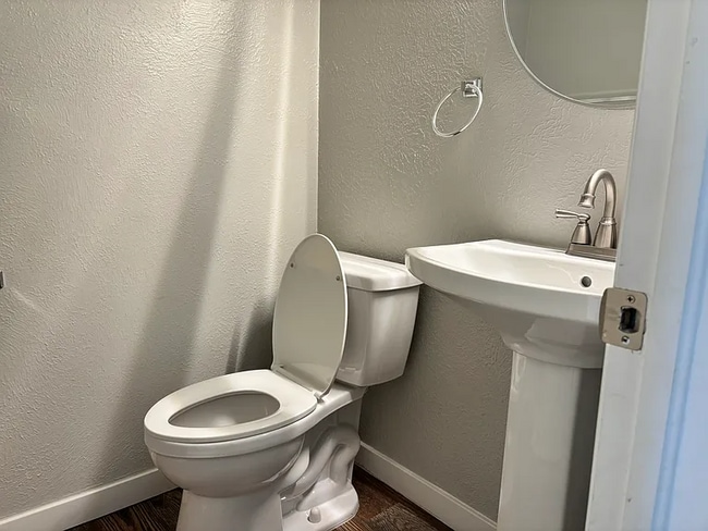 Building Photo - 4725 Nelson St