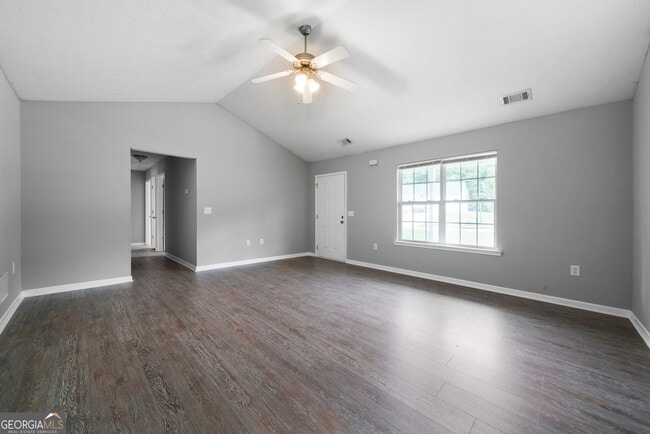 Building Photo - 761 Twin Oaks Ln