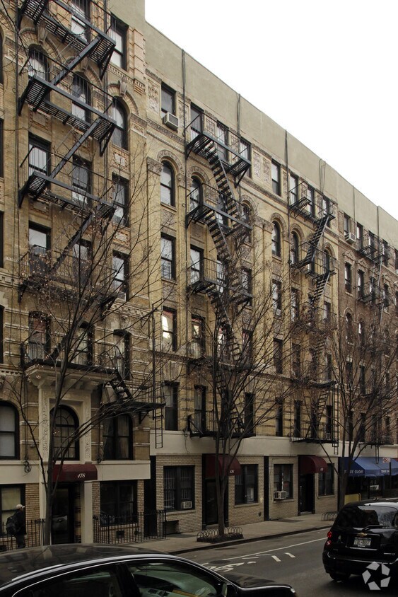 Primary Photo - 176 Thompson St