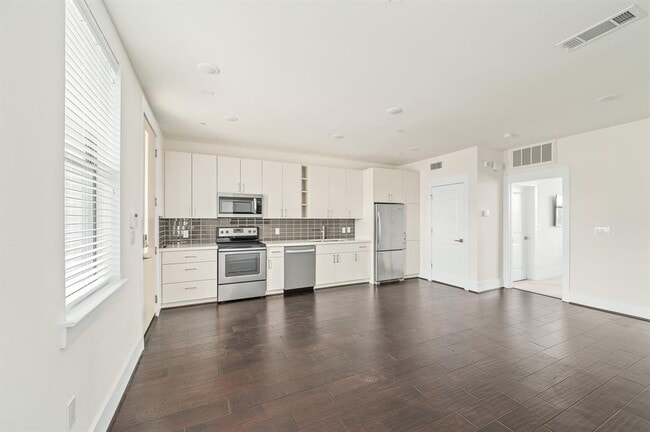 Building Photo - 2401 Crawford St