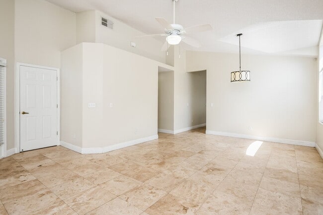 Building Photo - 2504 River Ridge Dr