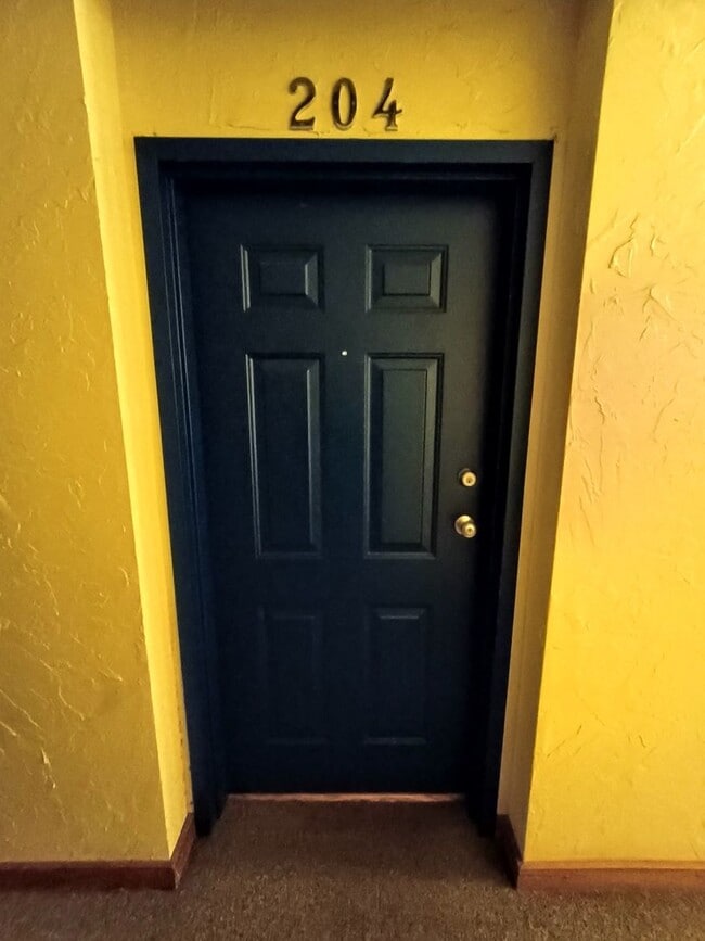 Building Photo - ? MOVE IN SPECIAL Welcome to Jordan Creek Lofts – Modern Living in the Heart of Springfield! ?