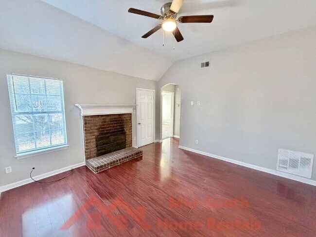 Building Photo - 5827 Hickory Nutt Ln