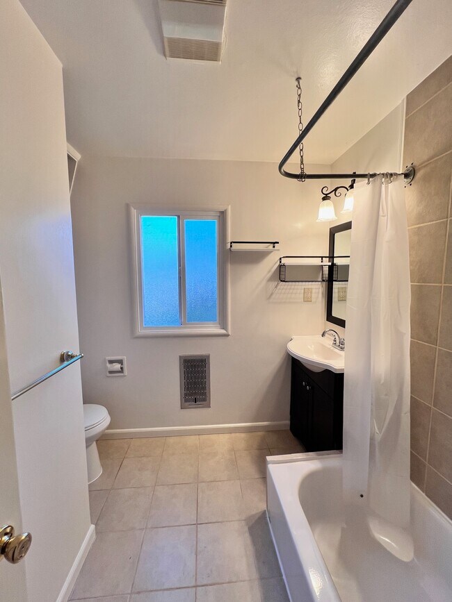 Foto del edificio - 15098 Edgemoor St