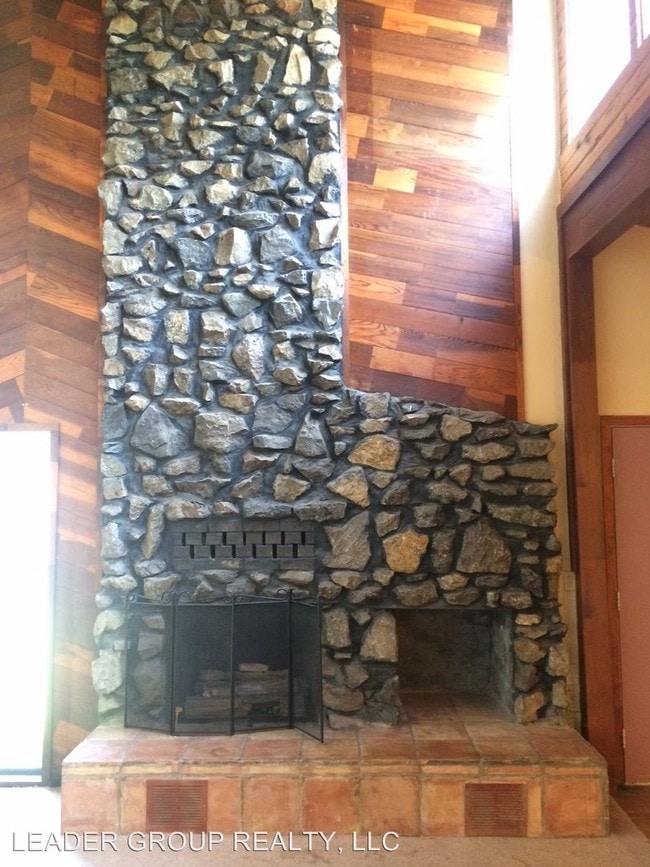 Building Photo - 805 Hardy Springs Cir