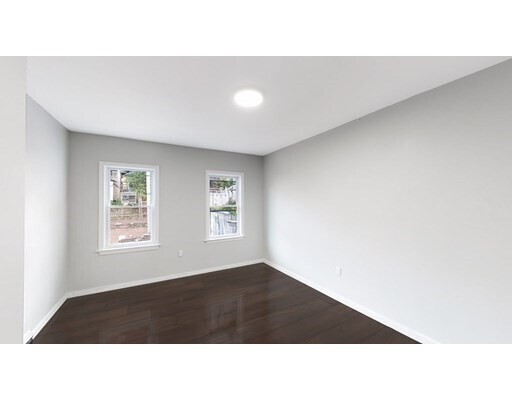 Foto del edificio - 249 Everett St