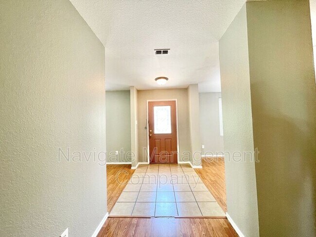 Foto del edificio - 2901 Lake Vista Dr
