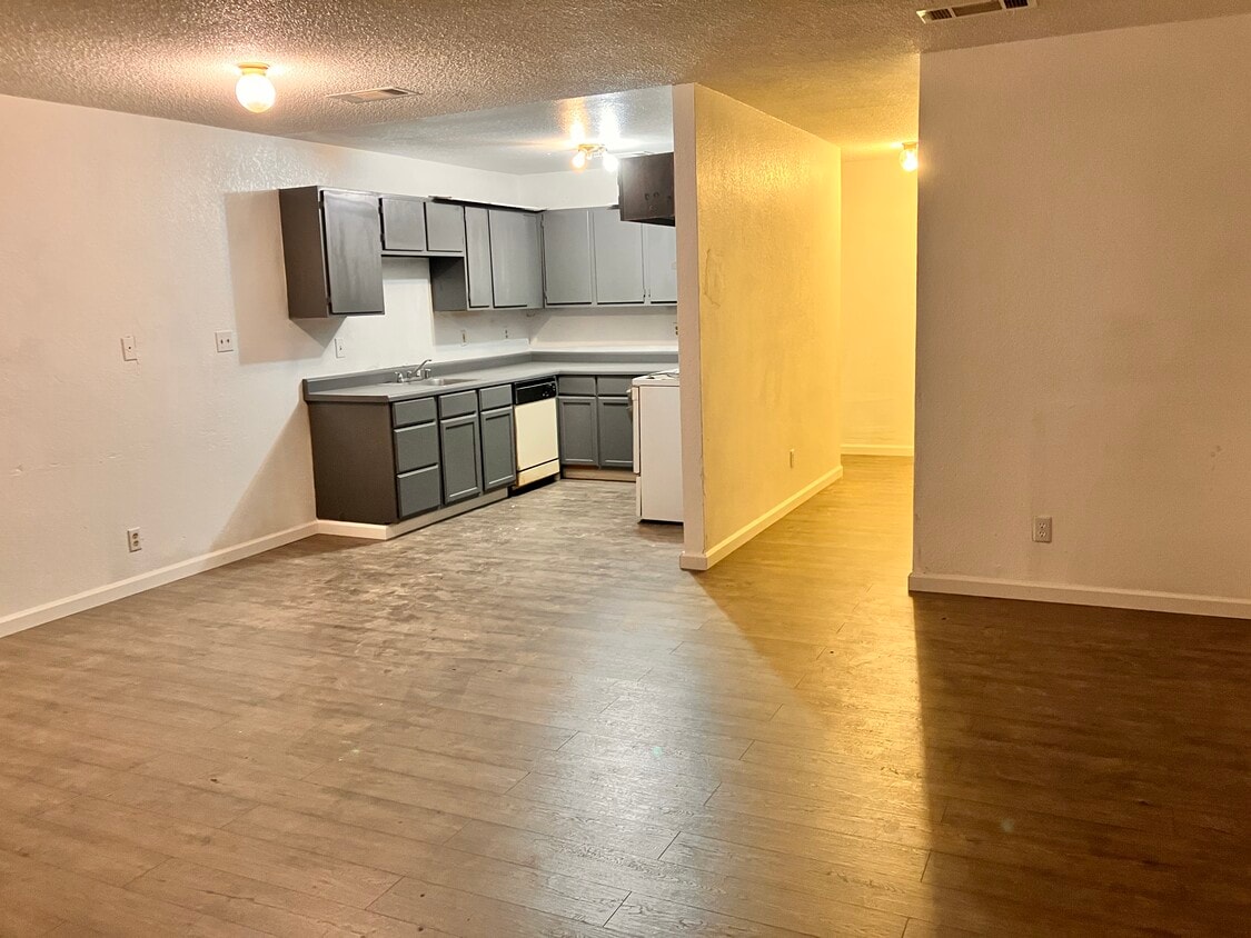 Primary Photo - 7636 24th St