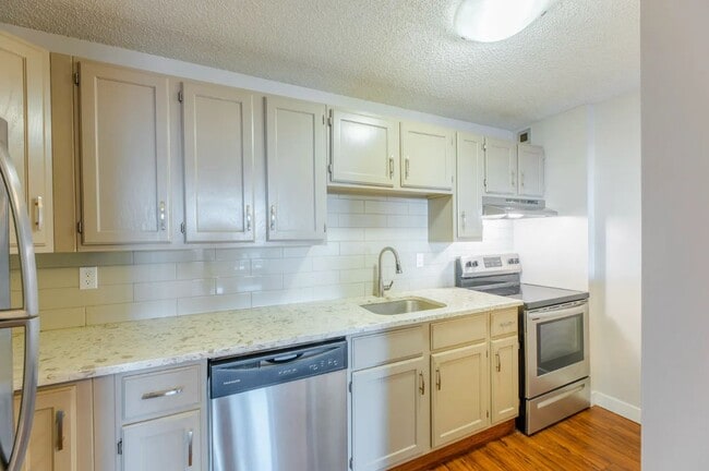 Building Photo - The Pinnacle