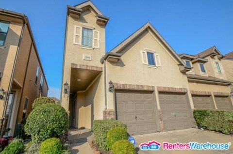 Primary Photo - Stunning 3/2.5 townhouse in Royal Oaks Court