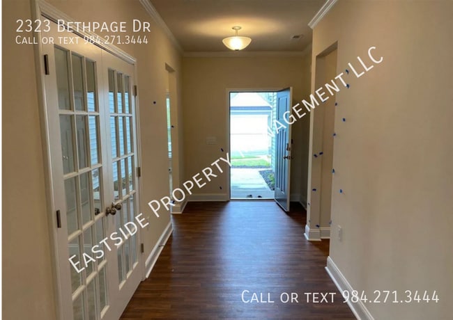 Foto del edificio - 2323 Bethpage Dr