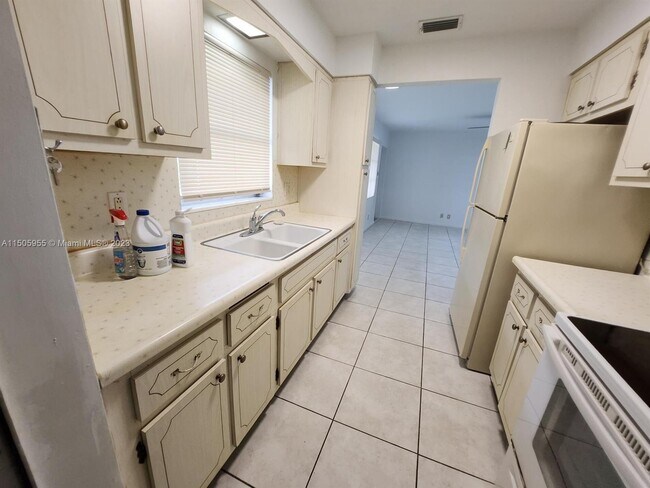 Foto del edificio - 722 Ridge Rd