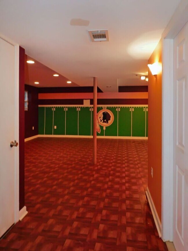 Split Level Single Family with Deck and La... House Rental in