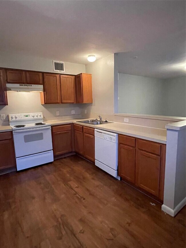 Foto del edificio - 7206 Twin Crest Dr