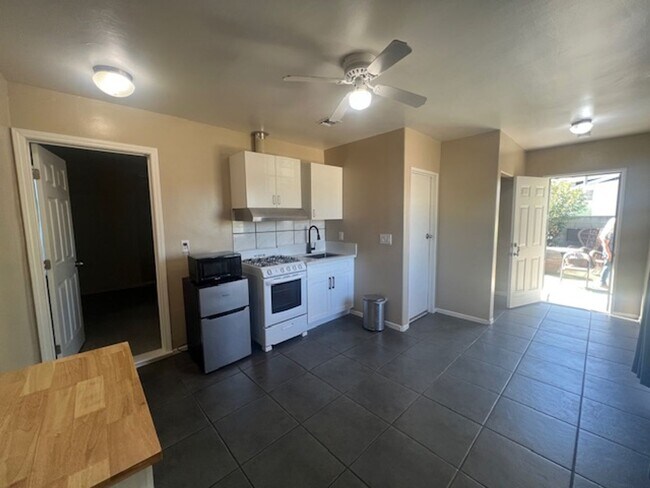 Foto del edificio - Charming 1 Bedroom, 1 Bathroom ADU in Paco...