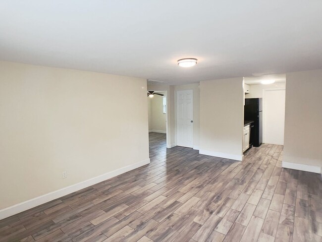 Building Photo - Margaret's Manor - 2 Bedroom, 1 Bathroom in Sorority Row