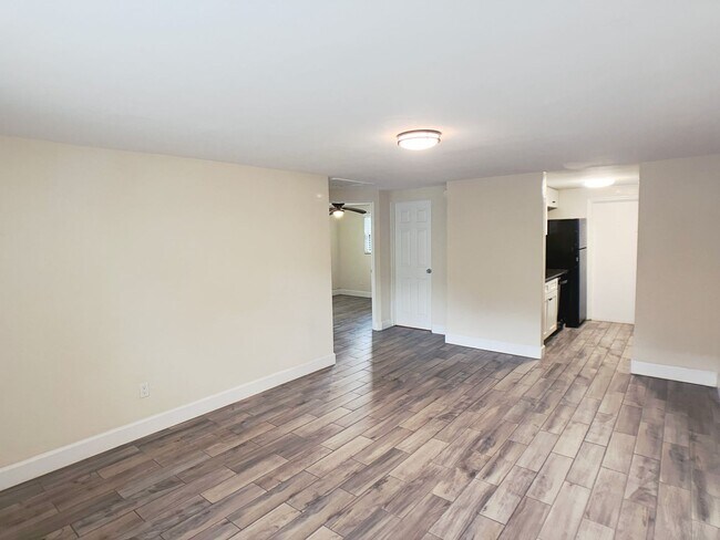 Foto del edificio - Margaret's Manor - 2 Bedroom, 1 Bathroom in Sorority Row