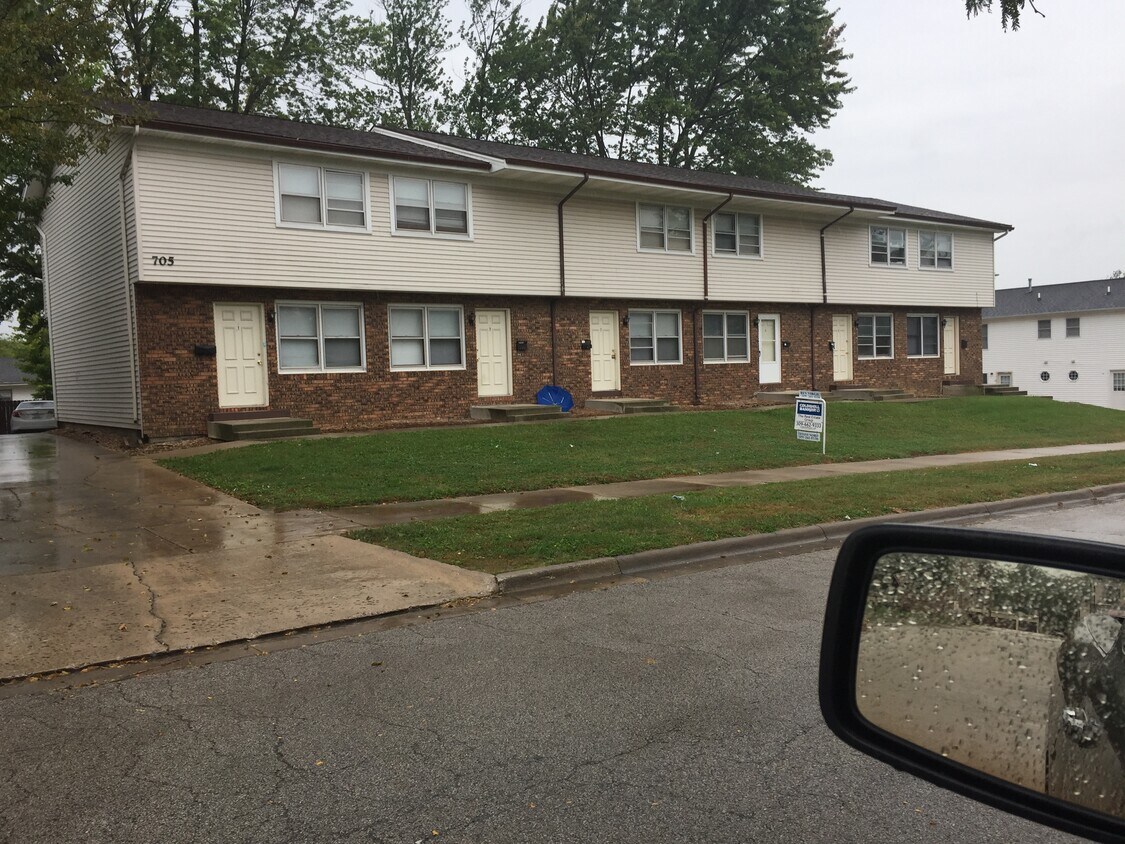 Foto del edificio - 705 N Golfcrest Rd