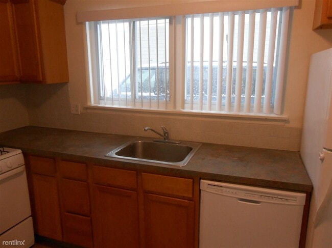 Building Photo - 2 br, 1 bath Duplex - 302 Curry Ave  duplex