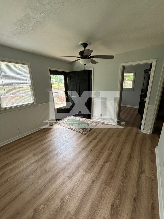 Foto del edificio - Charming 3 Bed 1.5 Bath Home in Bracey, VA
