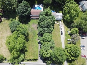 Building Photo - 5 Red Mill Rd
