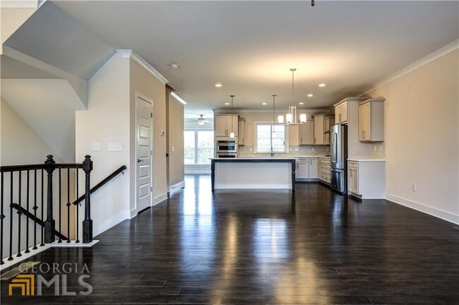 Building Photo - 827 Stone Ridge Ln NE