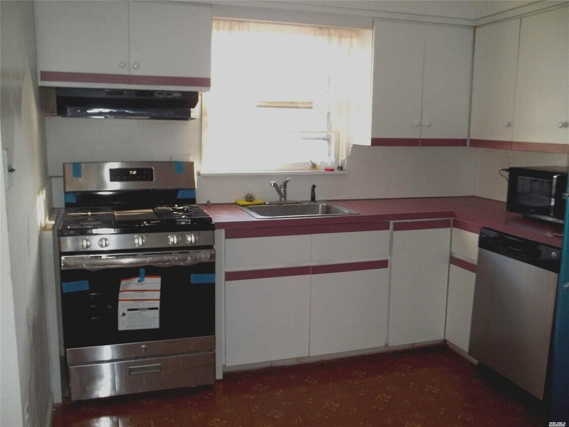Primary Photo - 251-20 Weller Ave