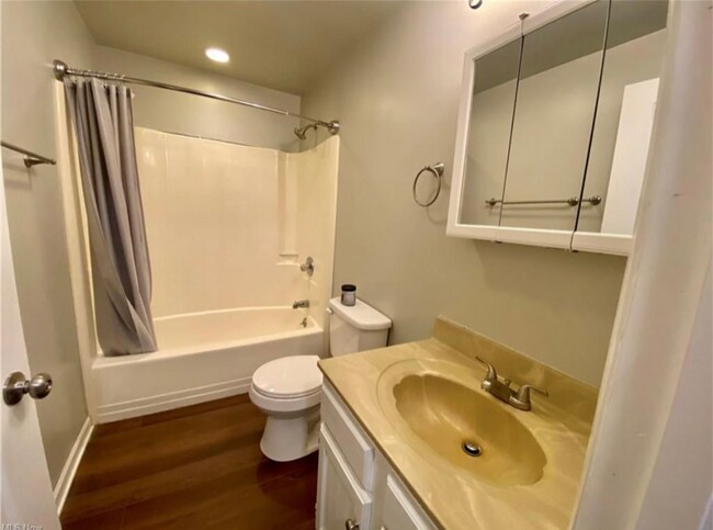 Foto del edificio - 217 N Huron St