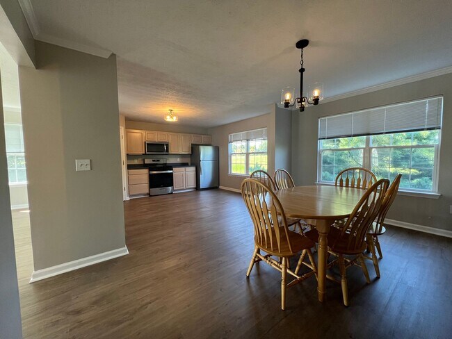 Building Photo - Charming 3-Bedroom Home with Modern Upgrad...