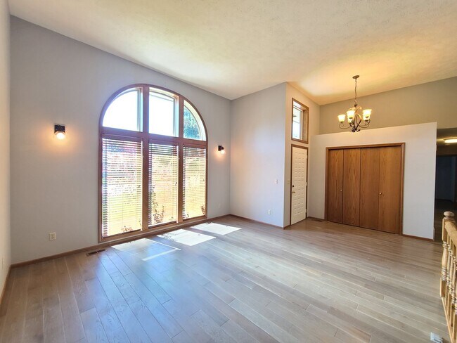 Building Photo - 3425 E 61st Ave