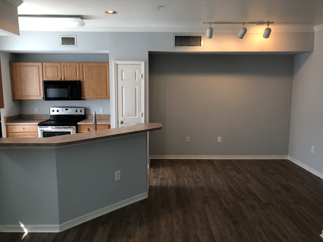 Foto principal - 5560 Rosehill Rd