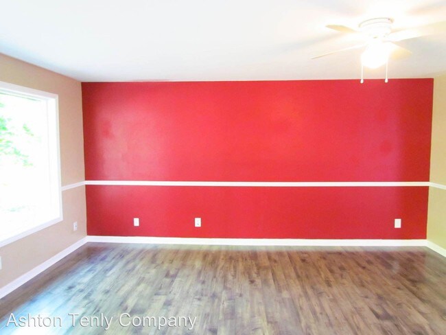 Building Photo - 3 br, 2 bath House - 2255 SE Meadowlark Drive